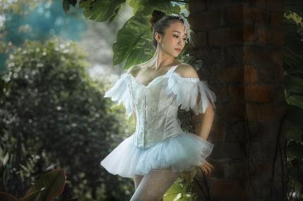 《意难忘》谢采妘