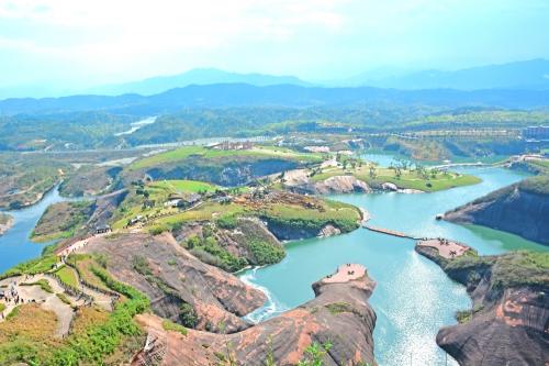 红岩绿水处女地——高椅岭