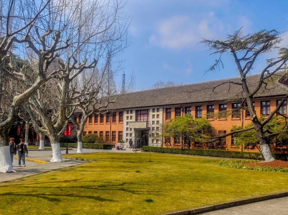 华东师范大学美景图片