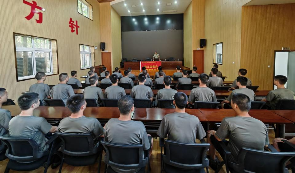 为即将入伍新兵宣讲   《坦然...
