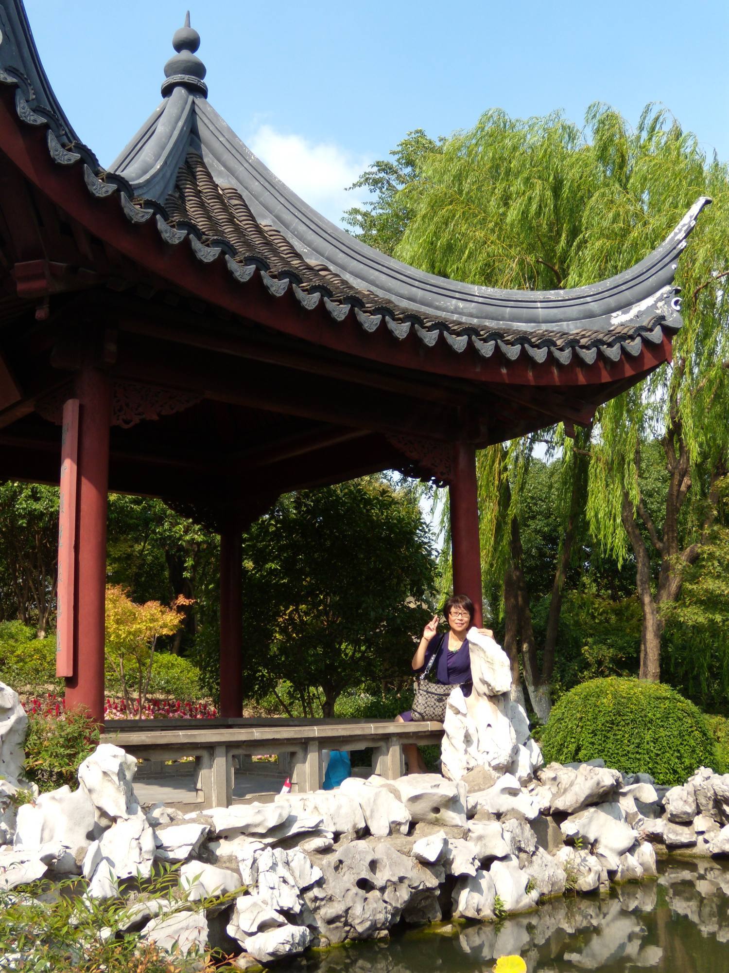 我們聚味苑組的部分成員進行一日的秋遊活動——閔行區的古藤園